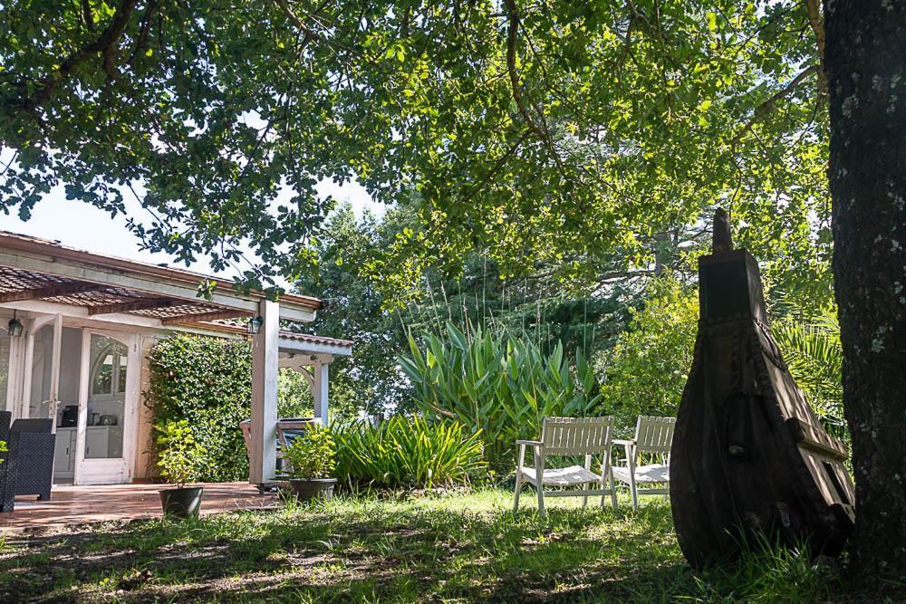 Au Detour Des Vignes Bed & Breakfast Ordonnac Exterior photo